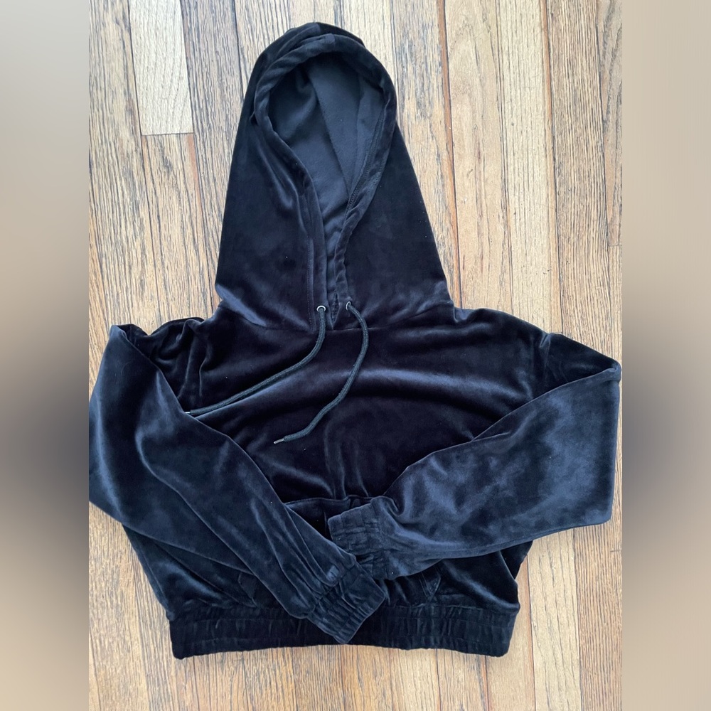 Velvet cropped hoodie from WEEKEND EDITION size S